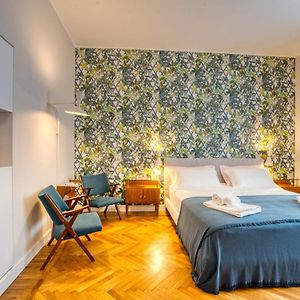 Zimmer mit Kingsize-Bett